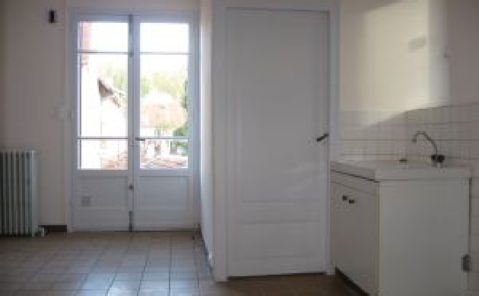 location F2 terrasse MACORNAY