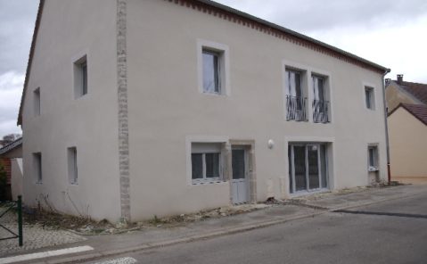 LOCATION F3 AVEC GARAGE AUTHUME