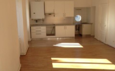 Location F5 avec garage LONS LE SAUNIER