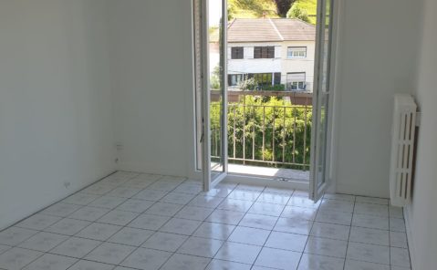LOCATION APPARTEMENT T5 BESANCON RUE DE CHALEZEULE (réf : ZEN 10074)