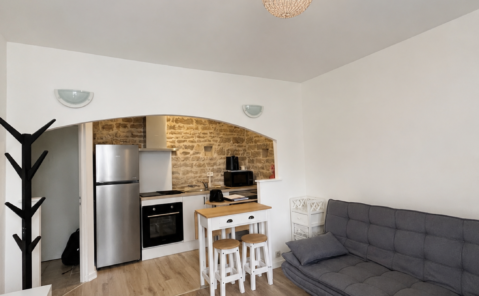 LOCATION T2 MEUBLE – ENTIEREMENT RENOVE – BESANCON RUE DU CHASNOT