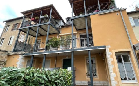 Location F2 bis terrasse LONS LE SAUNIER