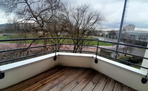 SAR 10300 LOCATION T2 TERRASSE BESANCON LEO LAGRANGE