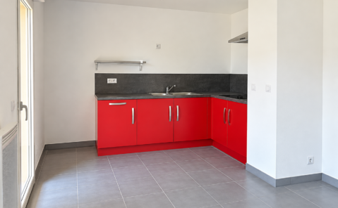 A LOUER – T1 AVEC TERRASSE ET GARAGE – MISEREY-SALINES
