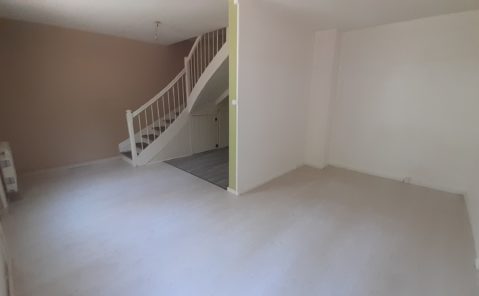 LONS LE SAUNIER – F3 en duplex