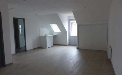 Location F2 balcon LONS LE SAUNIER