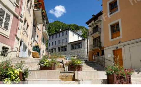 Location F2 Meublé SAINT CLAUDE