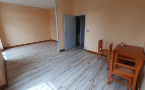 LONS-LE-SAUNIER – F2 avec balcon et parking