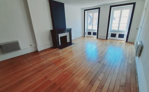 LONS-LE-SAUNIER – Magnifique F2 au coeur du centre-ville