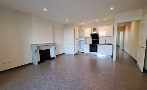 Location Grand appartement F2 Lons le Saunier