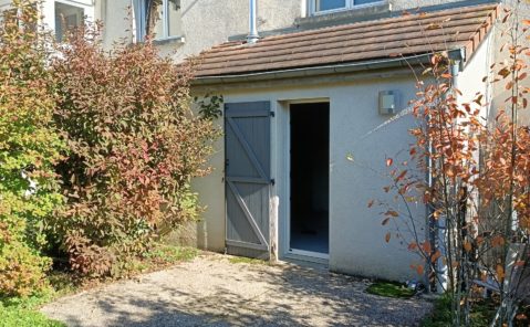 Location F3 BIS (terrasse, garage et jardin) AUXONS-DESSOUS