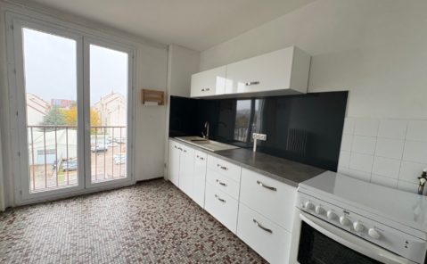 Location T4 balcon LONS LE SAUNIER