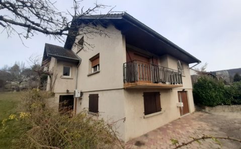 LONS-LE-SAUNIER – Grande maison F7