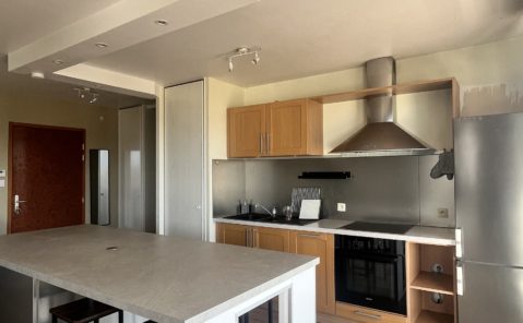 A LOUER – T3 meublé avec terrasse, piscine, parking en sous-sol – Besançon