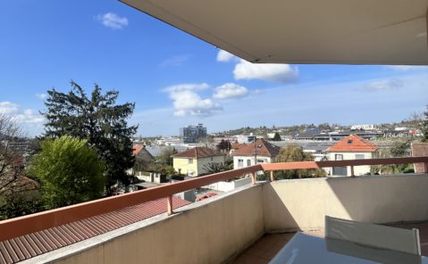 A LOUER – T3 meublé avec terrasse, piscine, parking en sous-sol – Besançon