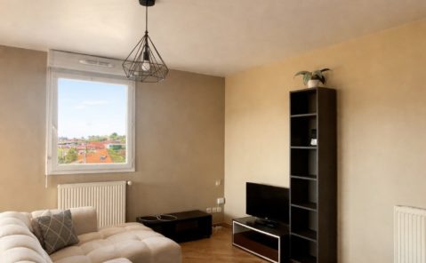 A LOUER – T3 meublé avec terrasse, piscine, parking en sous-sol – Besançon