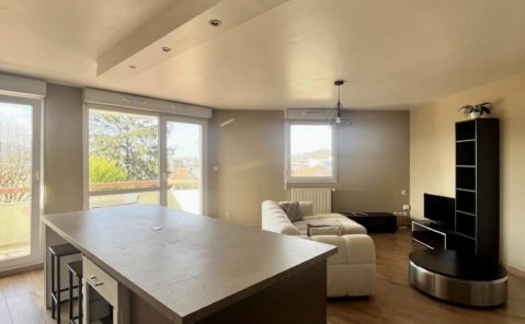A LOUER – T3 meublé avec terrasse, piscine, parking en sous-sol – Besançon