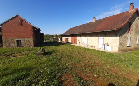 CHAUMERGY – Corp de ferme et dépendances