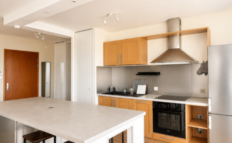 A LOUER – T3 MEUBLE – TERRASSE ET PARKING EN SOUS-SOL – BESANCON