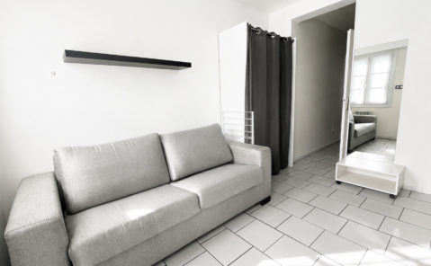 A LOUER – STUDIO MEUBLE – RIVOTTE – VUE SUR LE DOUBS