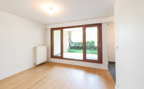 Location F1 bis rénové terrasse jardin – Résidence avec piscine BESANCON
