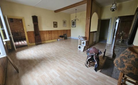 LONS-LE-SAUNIER – Grand appartement F2 au rez-de-chaussée avec parking