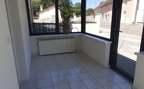 A louer F2 MONNET LA VILLE