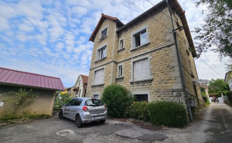 MONTMOROT – F3 avec parking et jardin