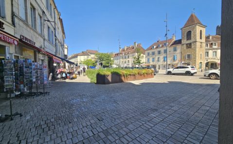 LONS LE SAUNIER – Local commercial en cœur du centre ville