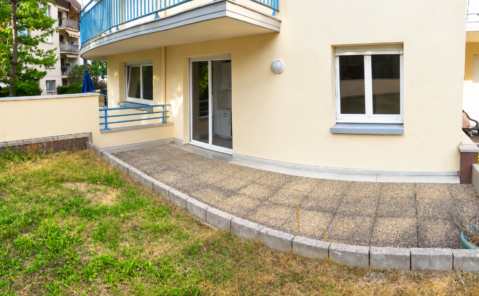A LOUER – T2 AVEC GRANDE TERRASSE, PARKING EN SOUS-SOL ET CAVE